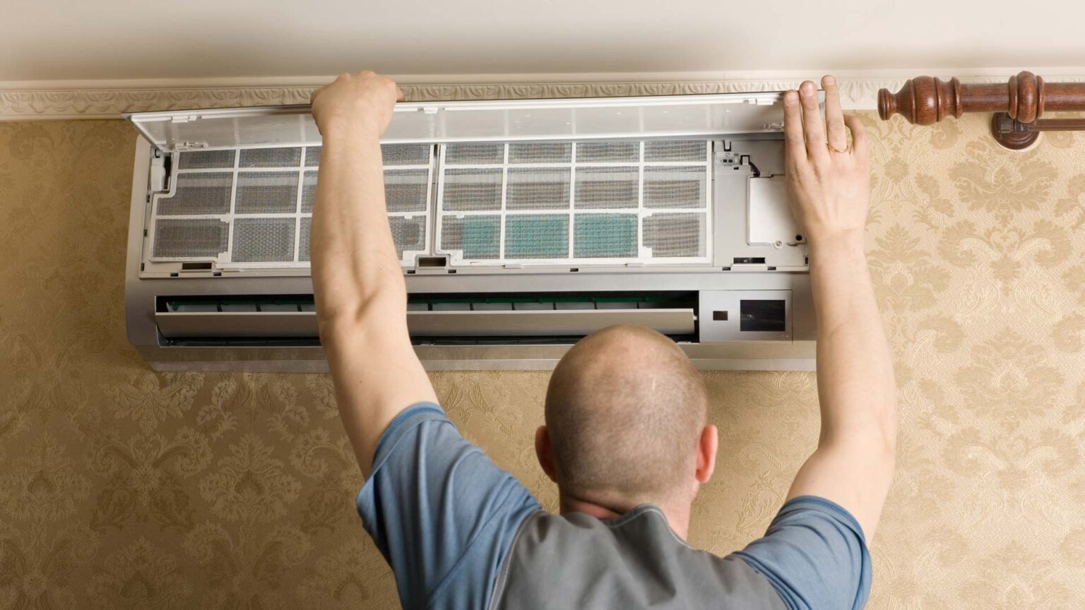 Qué hacer si el aire acondicionado tira agua para adentro