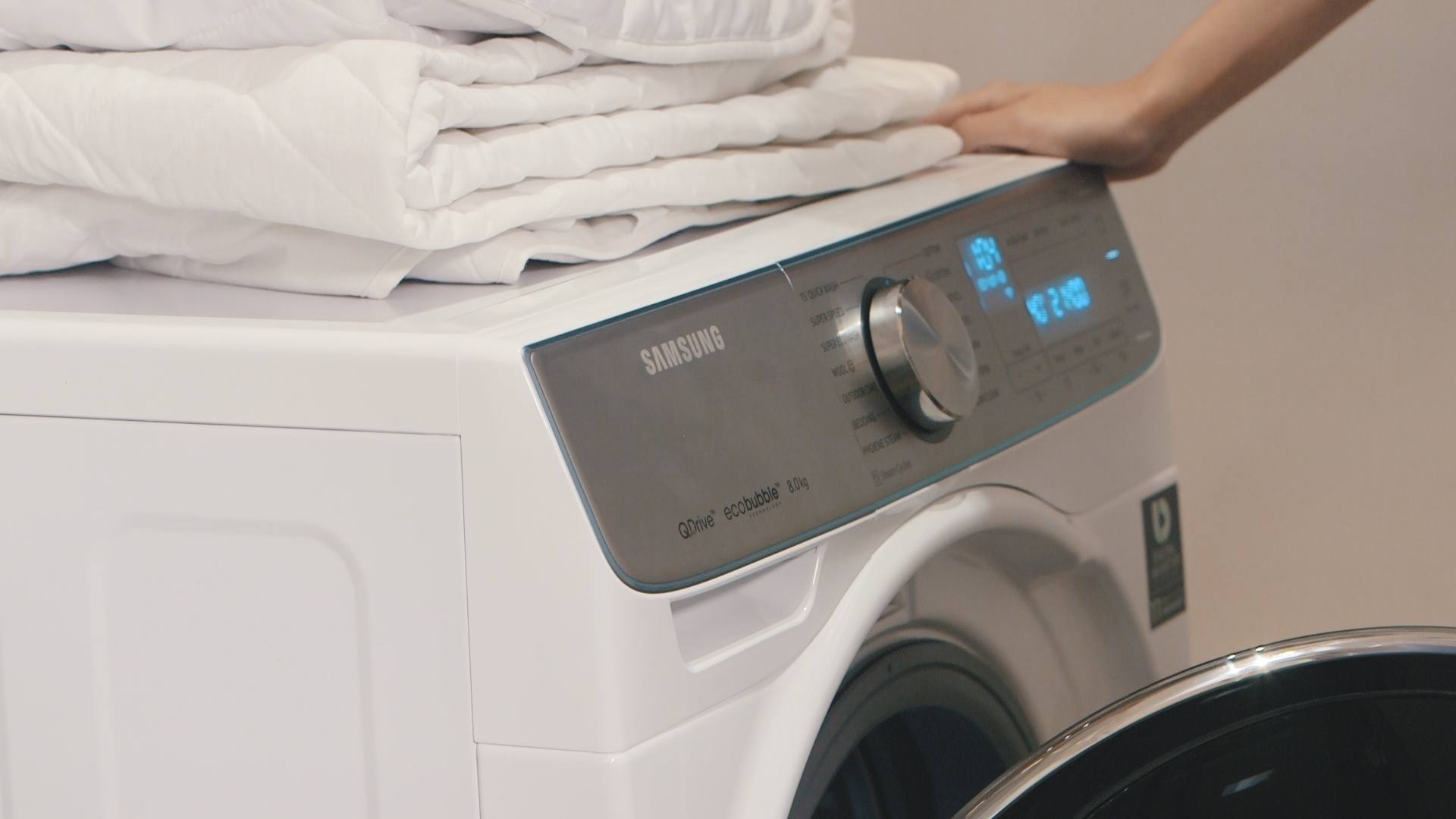 03 Una lavadora Samsung Ecobubble en pleno funcionamiento